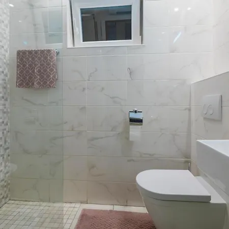 Queen Вилла Драмаль